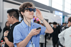 公司依心手艺供给机械人节制全栈AI边缘智算大脑