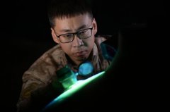 复杂的中文语音神经编码机制中具有奇特劣势